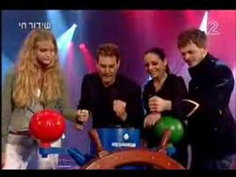 Youtube: Uri Geller klebt sich Magnet an den Daumen