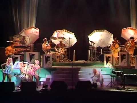Youtube: Kid Creole and the Coconuts - I'm a Wonderful Thing - Live 1985