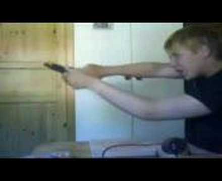 Youtube: dummer junge mit waffe