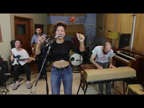 Youtube: Killing Me Softly - Roberta Flack / The Fugees - FUNK cover ft. India Carney