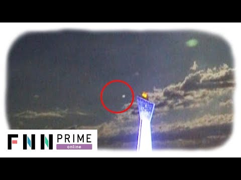 Youtube: UFO? 夜空を超高速移動する光る物体をカメラが捉えた