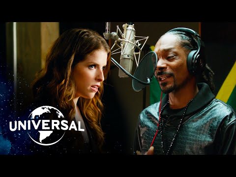 Youtube: Pitch Perfect 2 | Snoop Dogg x Anna Kendrick — "Winter Wonderland / Here Comes Santa Claus"