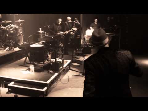 Youtube: Paul Carrack - What's Going On (Live) (Exclusive)