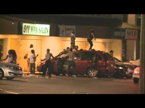 Youtube: Looters Rob Liquor Store In Ferguson, Missouri (8/16/2014) Michael Brown Shooting Aftermath