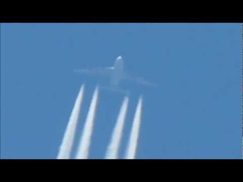 Youtube: AIRBUS A380 LOW FLYING  CHEMTRAIL "BLACK ENGINE" TEST 30 MAI 2012 FRANCE