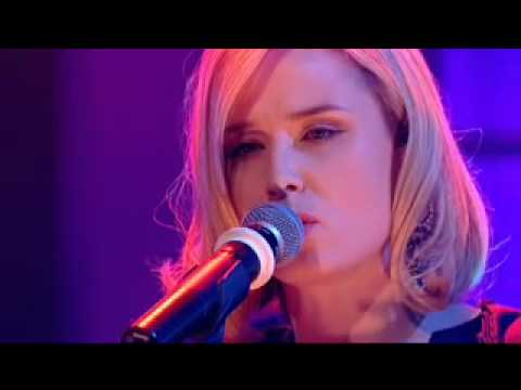 Youtube: Róisín Murphy - Primitive (Live)