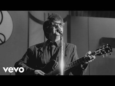 Youtube: Roy Orbison - Go! Go! Go! (Down the Line) (Black & White Night 30)