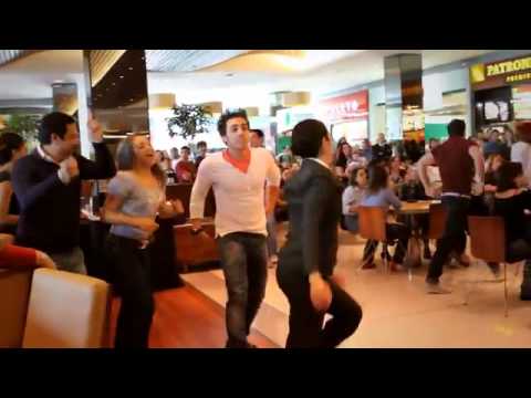 Youtube: Mamma Mia! - Flash Mob no Shopping Vila Olímpia
