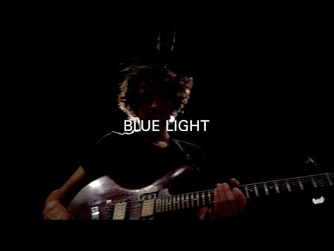 Youtube: SOOMA - Blue Light (live @ Fabriktheater)