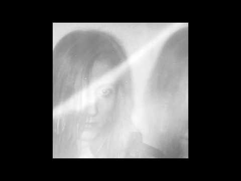 Youtube: Ellen Allien - Lou