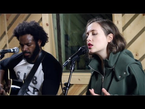 Youtube: Alice Merton - No Roots (LIVE)