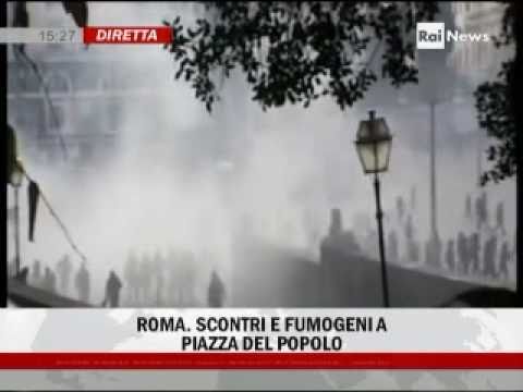 Youtube: Scontri e fumogeni a Piazza del Popolo a Roma dopo la fiducia a Berlusconi