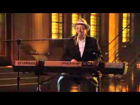 Youtube: Mas que Nada - Sergio Mendes ( Lopez Tonight Show )