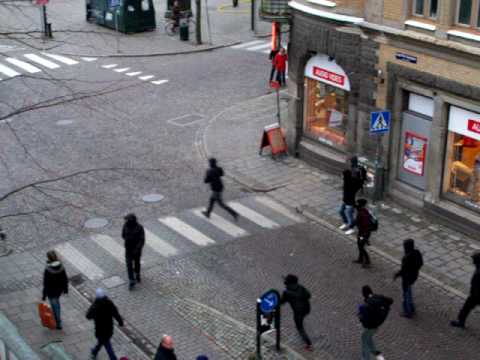 Youtube: Swedish antifa chasing cops
