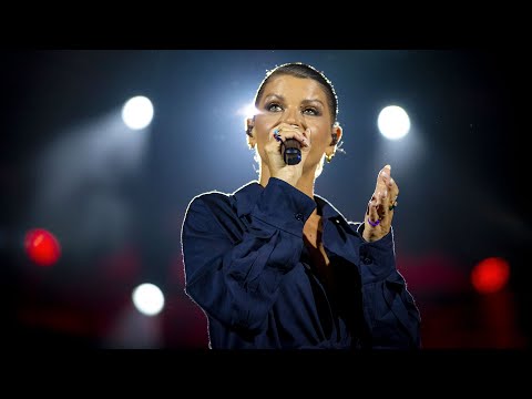 Youtube: Alessandra Amoroso - Comunque andare (#rilive Napoli 2024)