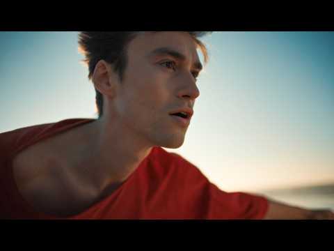 Youtube: Jacob Collier – Something Heavy [Official Music Video]