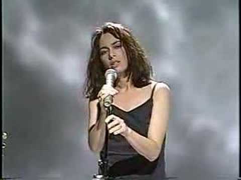 Youtube: Susanna Hoffs - Eternal Flame (Live)