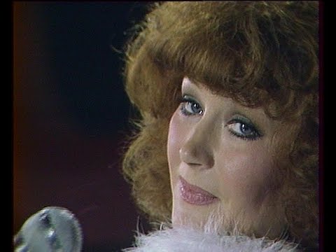 Youtube: Алла Пугачева - Миллион алых роз (Песня 1983)