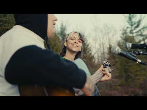 Youtube: Safia Nolin & Pomme at Lac de l'Aqueduc for hinter live