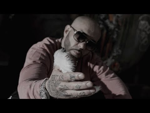 Youtube: AZAD - SCHUTZENGEL (OFFICIAL VIDEO)