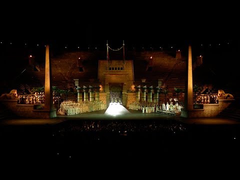 Youtube: Aida - Scena del Trionfo - Arena di Verona 2017