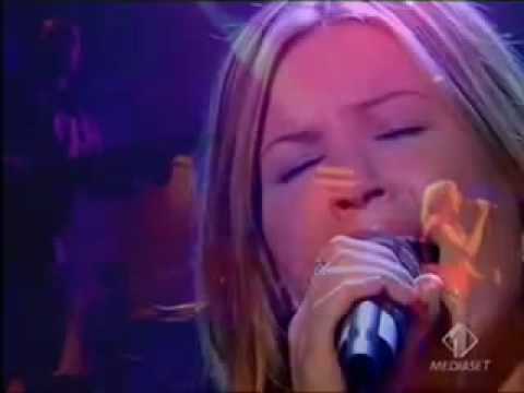 Youtube: Dido -  White Flag ( LIVE)