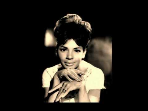 Youtube: Shirley Bassey - Kiss me honey honey (kiss me) (1958)
