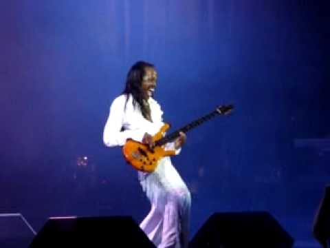 Youtube: EWF (Verdine White Performance) - Rio 2008