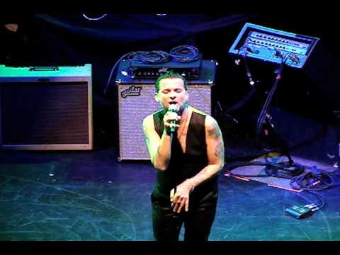 Youtube: Dave Gahan (Depeche Mode) Love Will Tear Us Apart - Joy Division Cover @ Club Nokia