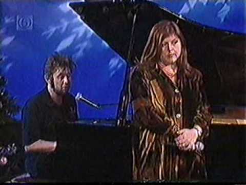 Youtube: Shane MacGowan (Pogues) & Kirsty MacColl - Fairytale Of New York - On The Jack Doherty Show 1997