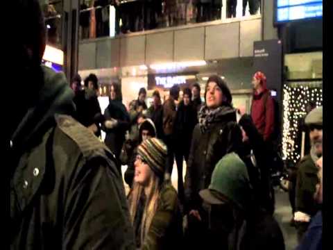 Youtube: #occupy berlin - besetzung des  hauptbahnhofs am 15.1.12 - vorschlag  s-bahnasamblea