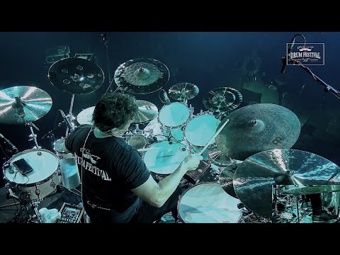 Youtube: MEINL DRUM FESTIVAL 2015 – Thomas Lang Drum Solo