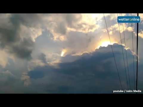 Youtube: wetteronline.de: Seltsame Lichter über den Wolken (10.06.2016)