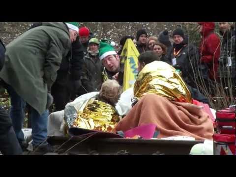 Youtube: Castor Blockade - Pyramide der Bäuerlichen Notgemeinschaft - 27.11.2011 in Hitzacker