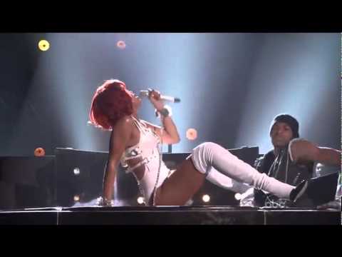 Youtube: Rihanna S&M Remix feat Britney Spears LIVE Billboard Music Awards 2011