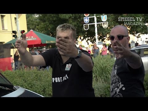 Youtube: Hetze auf Facebook - Die Hass-Prediger aus Freital | SPIEGEL TV