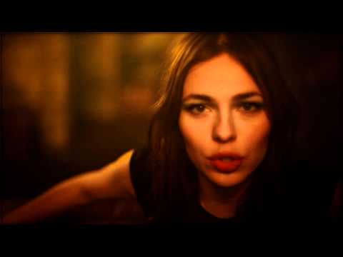 Youtube: Nina Kraviz - Ghetto Kraviz (Official Music Video)