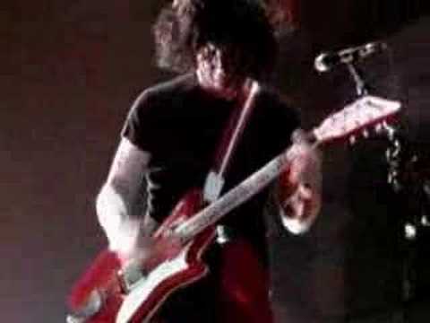 Youtube: The white stripes - Hardest button to button (live)