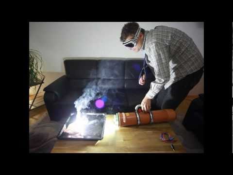 Youtube: Brightest flashlight in the world_20000 lumen