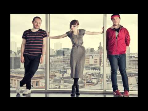 Youtube: Chvrches - You Caught The Light
