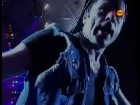 Youtube: Fear of the Dark - Iron Maiden Live