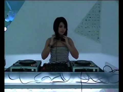 Youtube: Lola Palmer RTSfm KievStudio 08.04.2011.