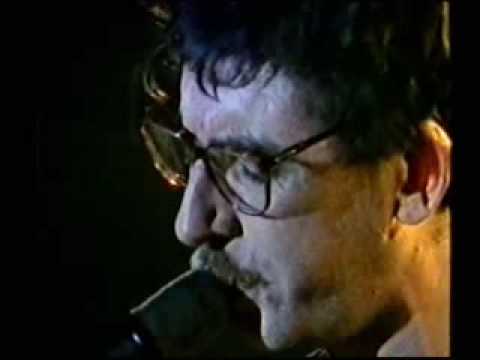 Youtube: Charly García - Adela en el carrousel - 1987