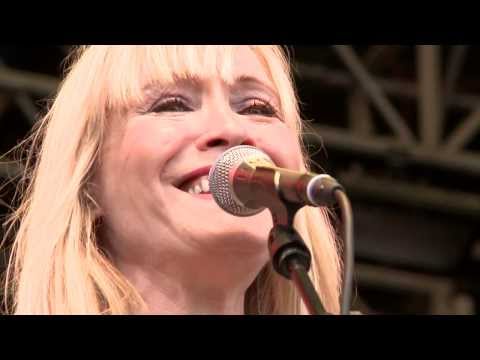 Youtube: Tom Tom Club - Genius of Love - live at Eden Sessions 2013