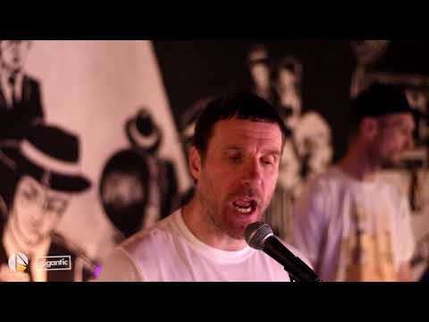 Youtube: Sleaford Mods - Bang Someone Out | The Moonshine Sessions