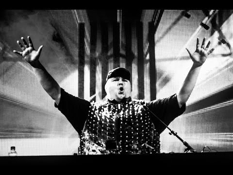 Youtube: Kim Dotcom - Party Amplifier LIVE