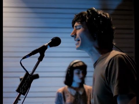 Youtube: Gotye performing "Somebody That I Used To Know" Live on KCRW