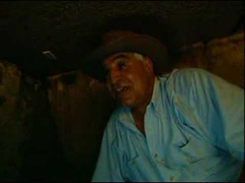 Youtube: Dr Hawass en las camaras de descarga de la gran piramide
