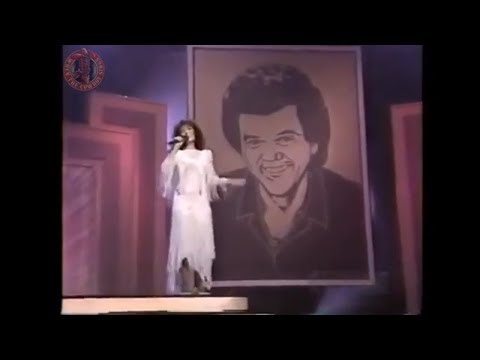 Youtube: Loretta Lynn - It's Only Make Believe