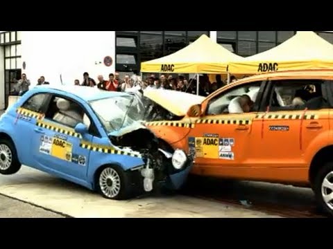 Youtube: Crashtest Audi Q7 vs. Fiat 500